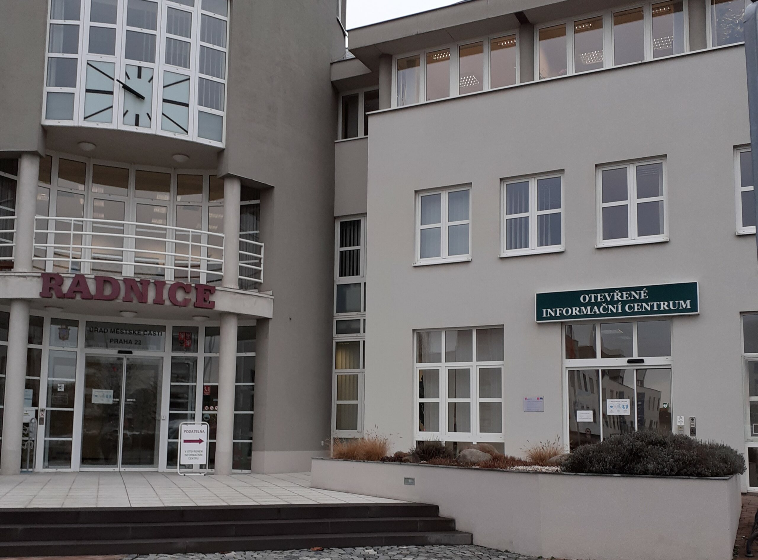 Uhrineves